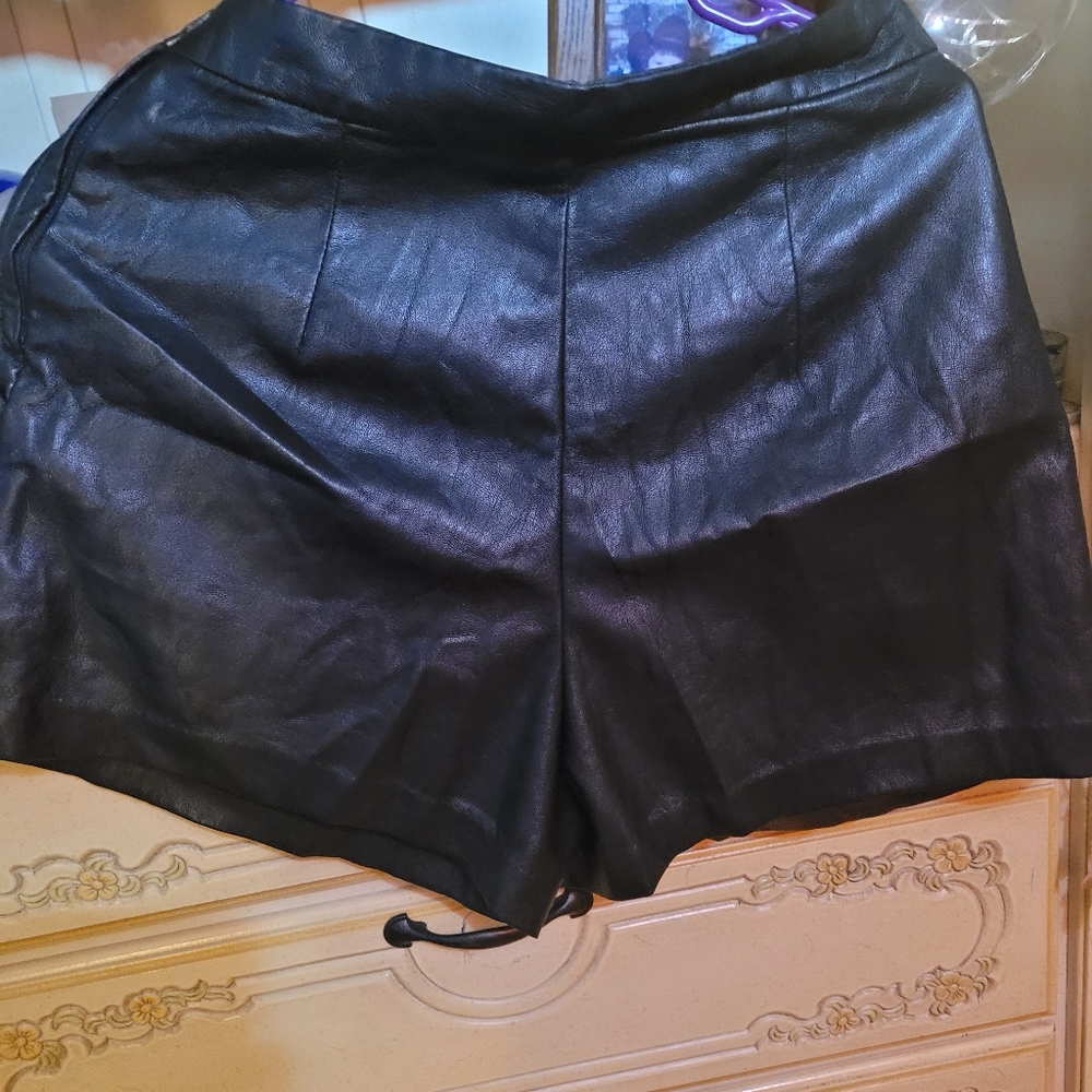 Shorts - Picture 5 of 6